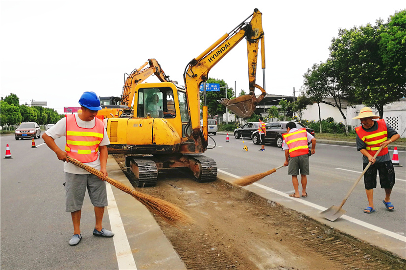 2017年8月15日 旌馳交投公司圓滿(mǎn)完成S106成德大道路口至天元鎮(zhèn)五廟村路口維修任務(wù)1_副本